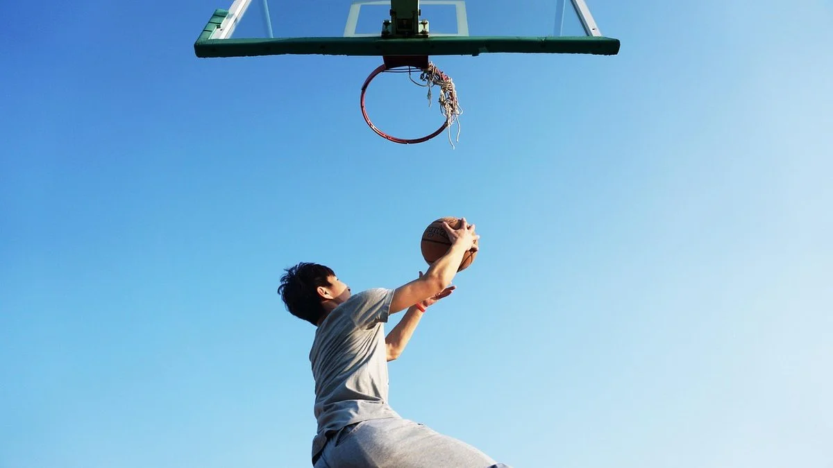 尼克斯惊天逆转马刺:长期规划与短期目标如何平衡